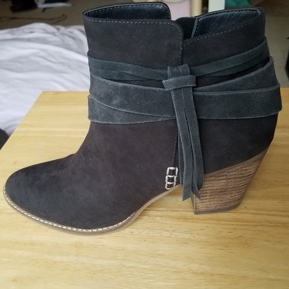 NwT! Dark grey heeled booties with tassels - Picture 2 of 3